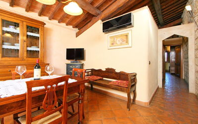 Accommodation:&nbsp;Casale Ischieto 820.5