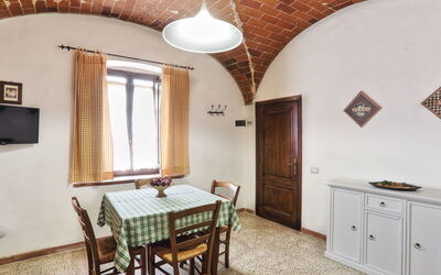 Accommodation:&nbsp;Formula 4 800.5