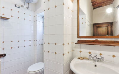 Accommodation:&nbsp;Formula 4 800.5
