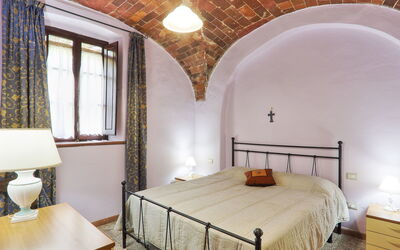 Accommodation:&nbsp;Formula 4 800.5
