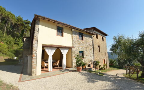 Batticapo di Ilaria: Property, House, Building, Home, Real Estate, Estate, Rural Area, Tree, Villa, Farmhouse