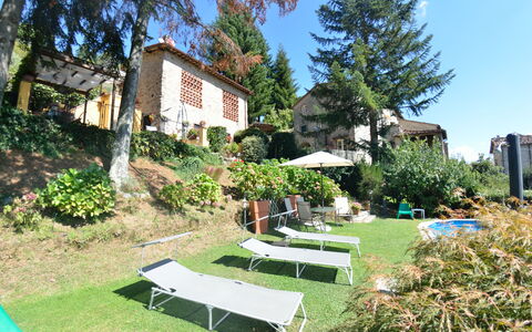 Il Nido: Property, Real Estate, House, Residential Area, Yard, Garden, Building, Home, Backyard, Tree