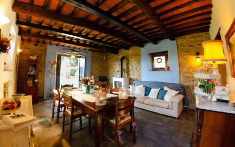 Podere L'istrice: Property, Room, Building, Interior Design, Ceiling, Furniture, Real Estate, House, Estate, Living Room