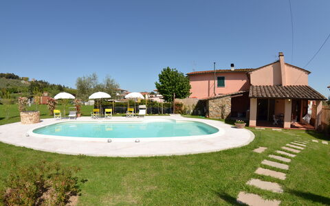 Al Vecchio Pozzo: Property, Swimming Pool, House, Real Estate, Home, Building, Estate, Villa, Grass, Residential Area