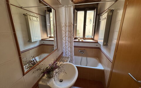 Casina Bella Di Lucca: Bathroom Sink, Plumbing Fixture, Sink, Bathroom, Flooring, Floor, Tap, Interior Design, Plumbing, Mirror