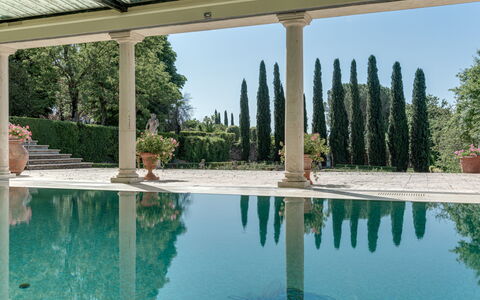 Terrazza e Libreria: Water, Plant, Sky, Building, Swimming Pool, Tree, Leisure, Real Estate, Composite Material, Landscape