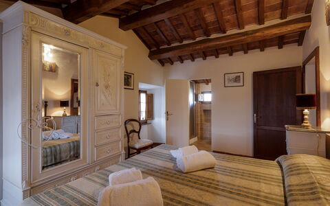 Villa i Cocciai: Property, Room, Building, Bedroom, Furniture, Interior Design, Suite, House, Ceiling, Real Estate