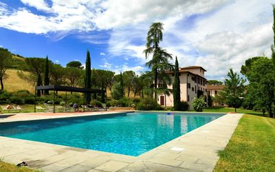 Agriturismo La Canonica: Swimming Pool, Property, Estate, Real Estate, House, Home, Building, Residential Area, Leisure, Water