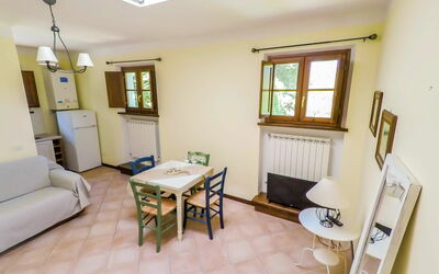 Turchina: Property, Room, Building, Furniture, House, Interior Design, Floor, Real Estate, Living Room, Ceiling