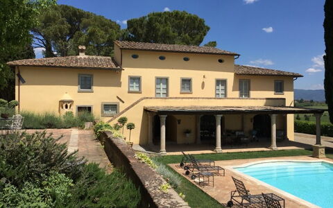 Luna Di Cortona: Property, House, Building, Real Estate, Home, Residential Area, Estate, Architecture, Villa, Mansion