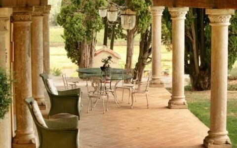 Luna Di Cortona: Column, Property, Estate, Building, Porch, Room, Furniture, Architecture, Patio, House