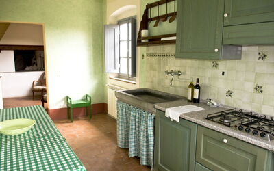 Casa Marcello - Pesco: Cabinetry, Furniture, Countertop, Property, Kitchen Sink, Kitchen Appliance, Kitchen, Gas Stove, Kitchen Stove, Building