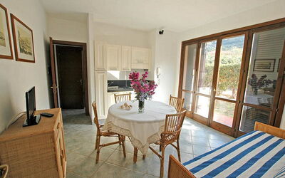 Trilocale (4+2Pax): Property, Room, Furniture, Building, House, Interior Design, Real Estate, Floor, Table, Home