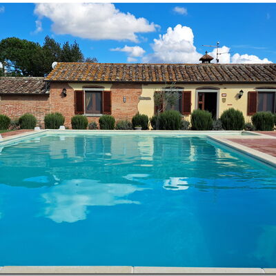 Villetta Di Cortona: Water, Cloud, Plant, Sky, Building, Swimming Pool, Nature, Azure, Window, Chair