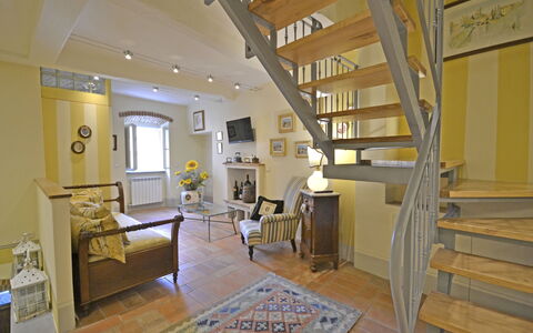 Appartamento Maccari: Room, Property, Building, Interior Design, Ceiling, Floor, Yellow, Living Room, House, Home