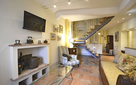 Appartamento Maccari: Property, Room, Building, Interior Design, Furniture, Floor, Living Room, House, Real Estate, Ceiling