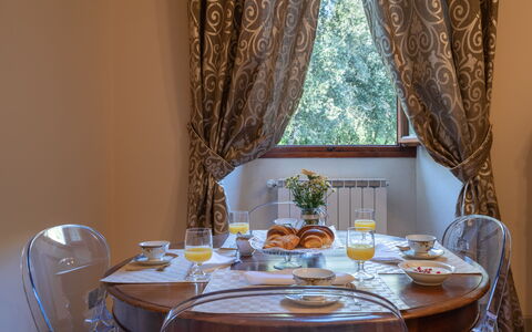 Il Marchese Di Ronta: Room, Dining Room, Property, Restaurant, Yellow, Interior Design, Table, Furniture, Curtain, Meal