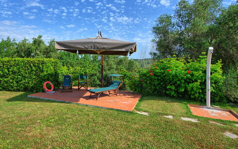 Casa Legoli: Property, Real Estate, Grass, Tree, House, Land Lot, Yard, Home, Garden, Sky