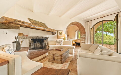 Camporempoli: Wall, Furniture, Architecture, Home, Ceiling, Living Room, Couch, Villa, Chair