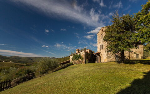 Casavecchia: Cloud, Sky, Plant, Building, Natural Landscape, Tree, Highland, Window, House, Grass