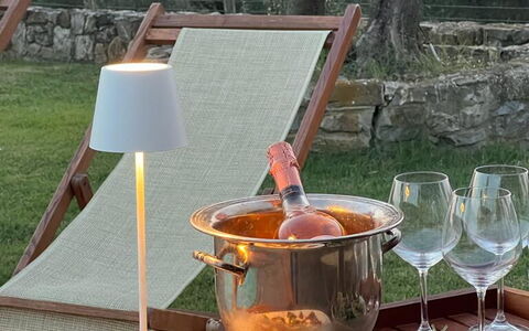 La Corte Di Campalli: Food, Tableware, Dishware, Table, Plant, Ingredient, Cuisine, Serveware, Wine Glass