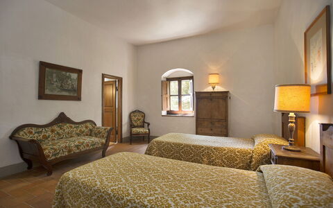 Malmantile: Bedroom, Room, Furniture, Bed, Bed Sheet, Property, Interior Design, Bed Frame, Bedding, Building