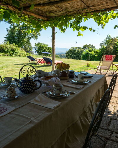 Ginestra: Plant, Table, Property, Tableware, Sky, Tree, Outdoor Table, Outdoor Furniture, Architecture, Shade