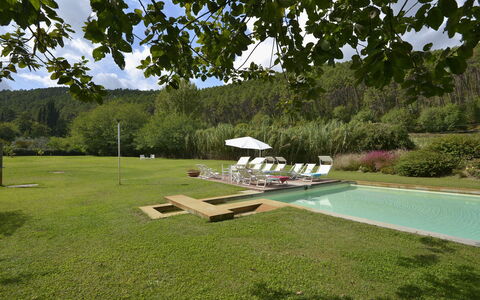 Villa San Lorenzo: Property, Grass, Natural Landscape, Swimming Pool, Land Lot, Lawn, Leisure, Estate, House, Landscape