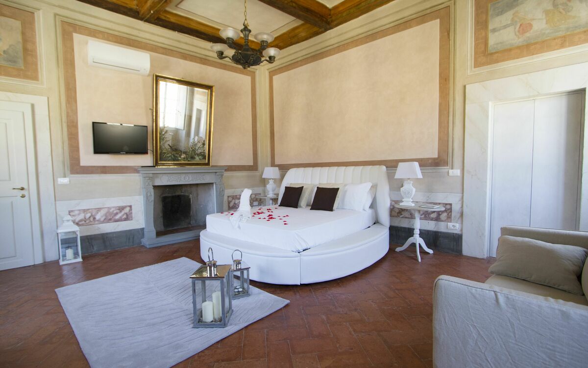 Accommodation:&nbsp;Romantic Suite Caminetto
