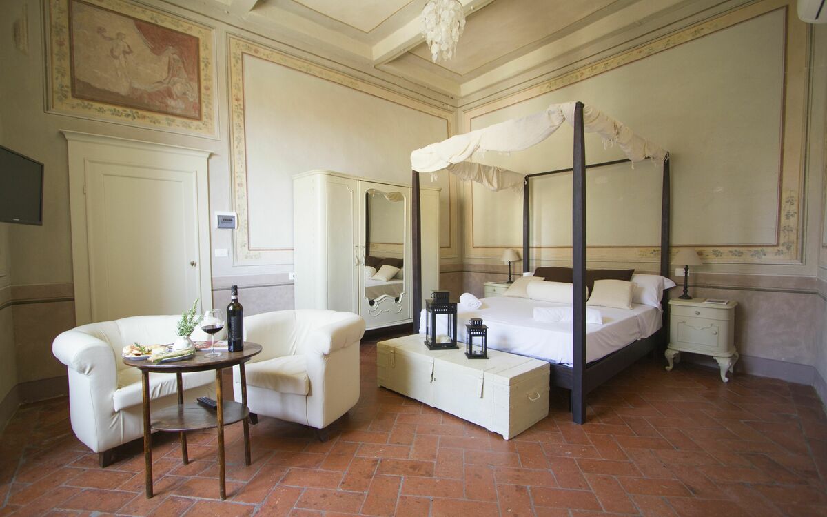 Accommodation:&nbsp;Passion Suite Baldacchino