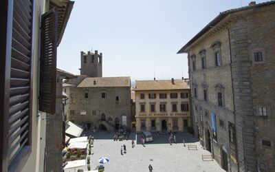 Cortona Suite B&b: Town, Building, City, Human Settlement, Architecture, Public Space, Neighbourhood, Street, Town Square, Tourism
