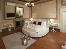 Accommodation:&nbsp;Romantic Suite Caminetto