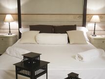 Accommodation:&nbsp;Passion Suite Baldacchino