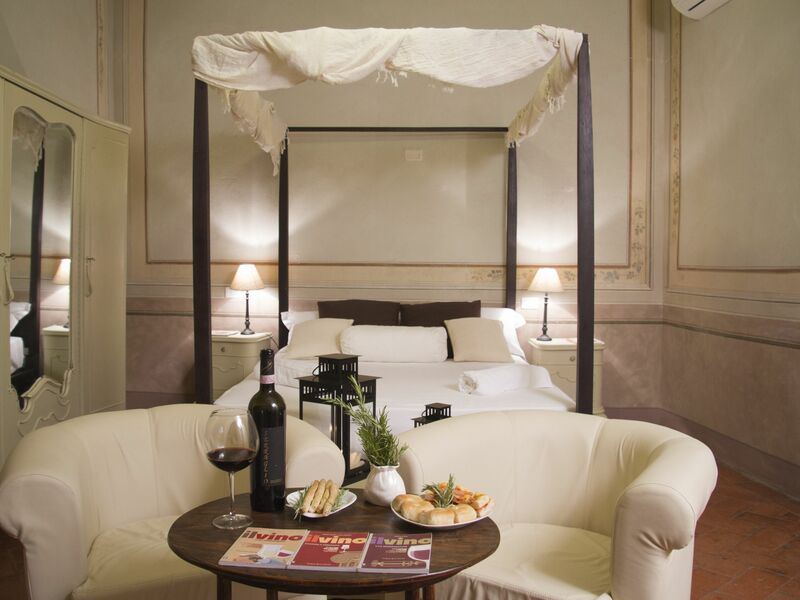 Accommodation:&nbsp;Passion Suite Baldacchino