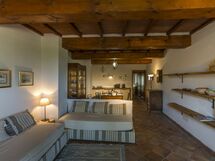 Accommodation:&nbsp;Zi Toni