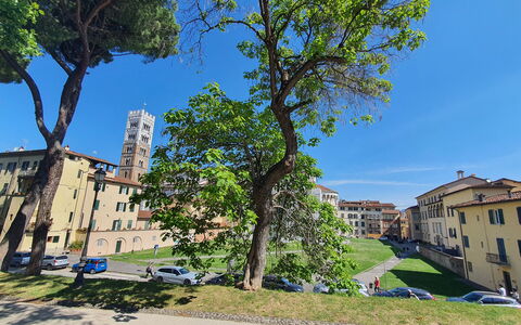 Sinidio: Sky, Building, Daytime, City, Residential Area, Facade, Neighbourhood, Architecture, Town, Urban Design