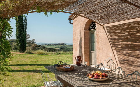 Lavacchio 16: Property, Plant, Sky, Window, Wood, Building, Shade, Table, Flowerpot, Grass