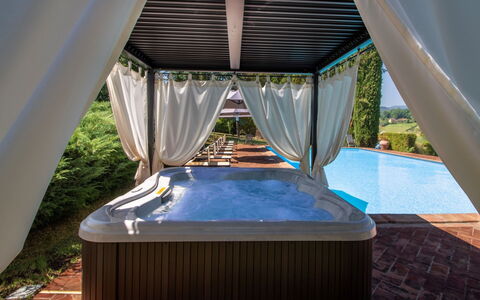 La Boutique del Cardinale: Swimming Pool, Resort, Eco Hotel, Leisure, Shade, Bathtub, Flowerpot, Houseplant, Hotel