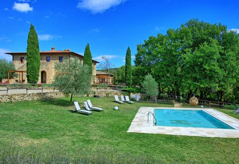 Borgo Mulignone: Property, Estate, House, Natural Landscape, Building, Real Estate, Grass, Home, Architecture, Swimming Pool