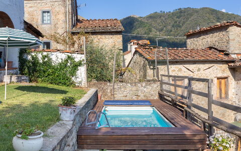 Casa Alice: Property, Blue, Swimming Pool, House, Building, Azure, Vacation, Real Estate, Estate, Tree