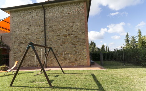 Calanchi Apartments: Tree, Grass, Land Lot, House, Facade, Games, Metal, Art