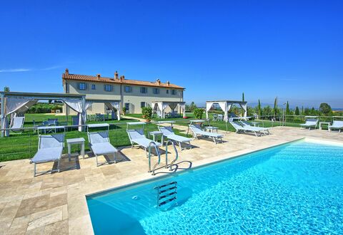 Il Sole Di Vino: Swimming Pool, Property, Resort, Real Estate, Building, Estate, House, Villa, Leisure, Vacation