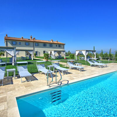 Il Sole Di Vino: Swimming Pool, Property, Resort, Real Estate, Building, Estate, House, Villa, Leisure, Vacation