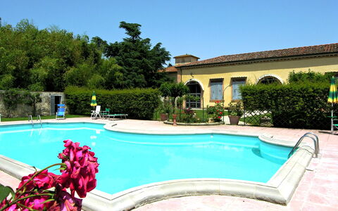 Villa Sandra: Swimming Pool, Property, Building, Real Estate, Vacation, Estate, House, Leisure, Villa, Tree