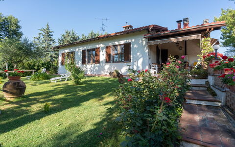 Villa Campiglia: Property, House, Real Estate, Home, Building, Cottage, Yard, Farmhouse, Villa, Rural Area