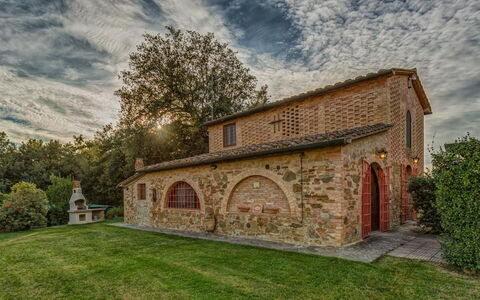 La Rimessa: Property, Building, Home, House, Estate, Real Estate, Sky, Architecture, Grass, Tree