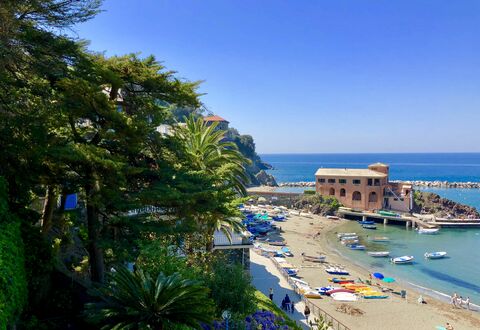 Dai Fiorentini - Apartment In Levanto: Coast, Sea, Sky, Azure, Property, Tree, Vacation, Beach, Town, Shore