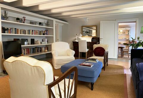 Il Mezzanino: Room, Furniture, Living Room, Shelf, Interior Design, Shelving, Building, Property, Bookcase, Ceiling