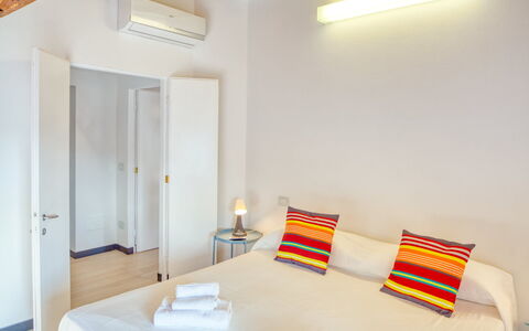 Il Frantoio Del Mesco - Levanto: Lighting, Room, Yellow, Interior Design, Property, Wall, Textile, Ceiling, Floor, Linens