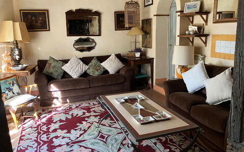 Villa Toppani Del Sodo: Picture Frame, Furniture, Comfort, Lighting, Interior Design, Lamp, Floor, Flooring, Wood, Living Room